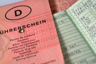 Fahren mit deutschem Führerschein in Spanien, Erneuerung beantragen